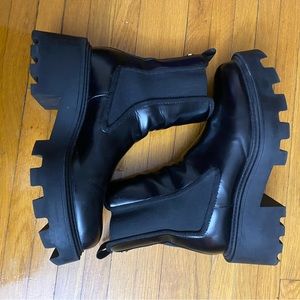 Zara black boots . Thick sole and platform